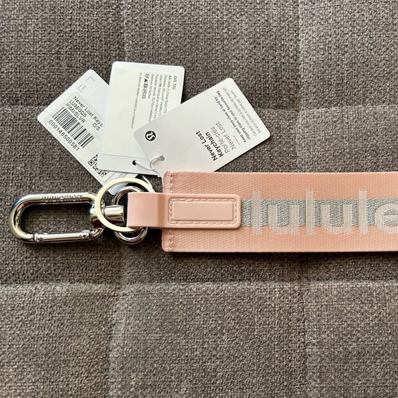 Lululemon Never Lost Keychain - Wordmark - Picture 6 of 7